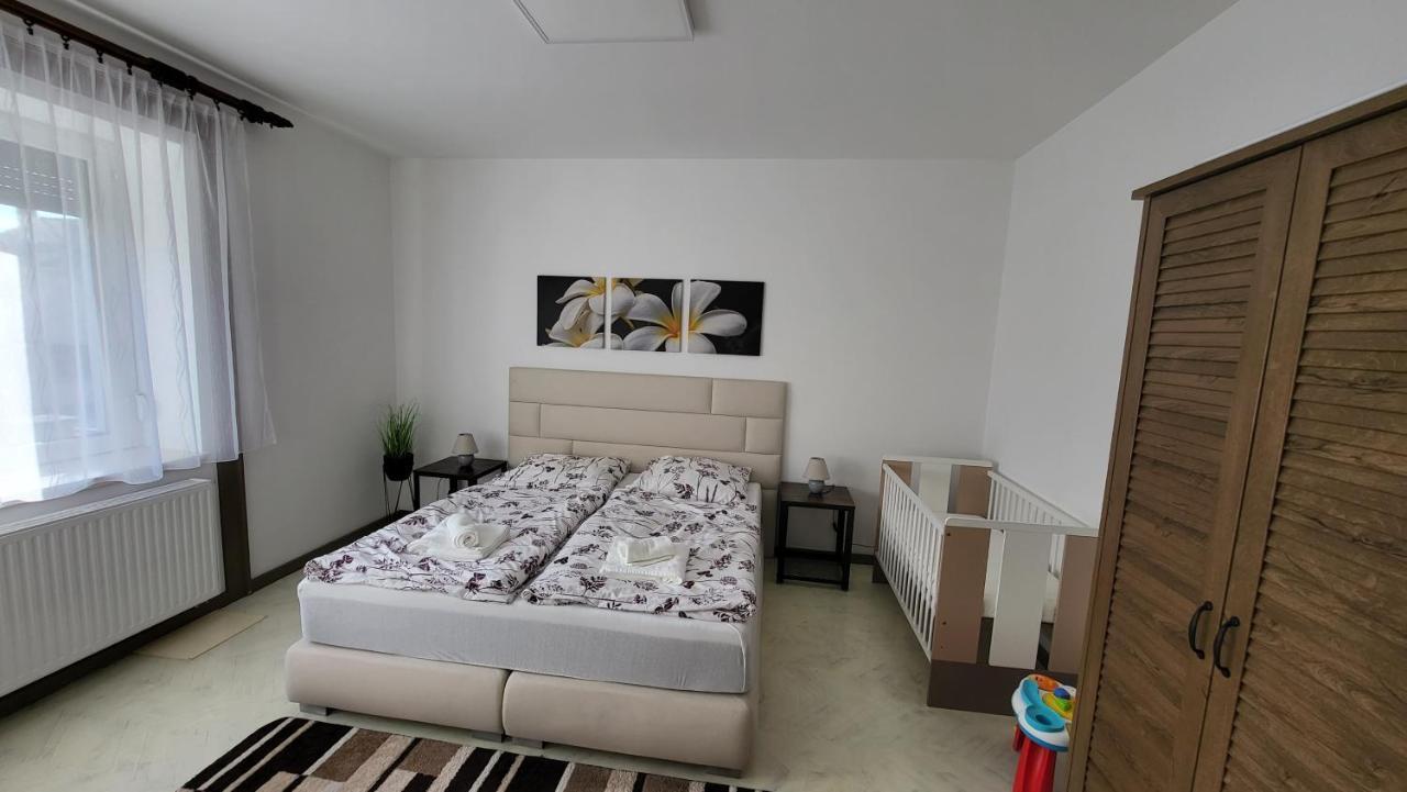 Relax Apartments Sarvar A1 Luaran gambar